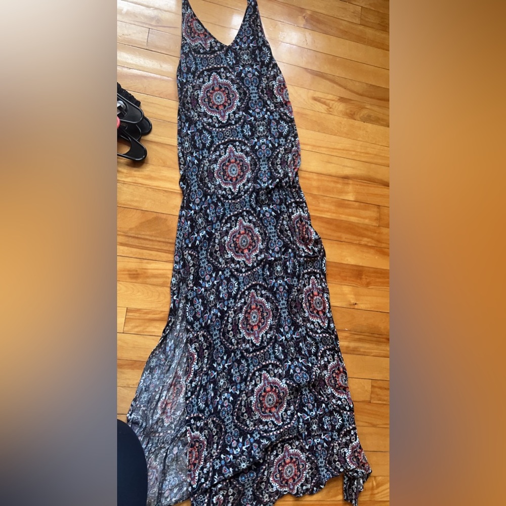 Super cute maxi dress worn once